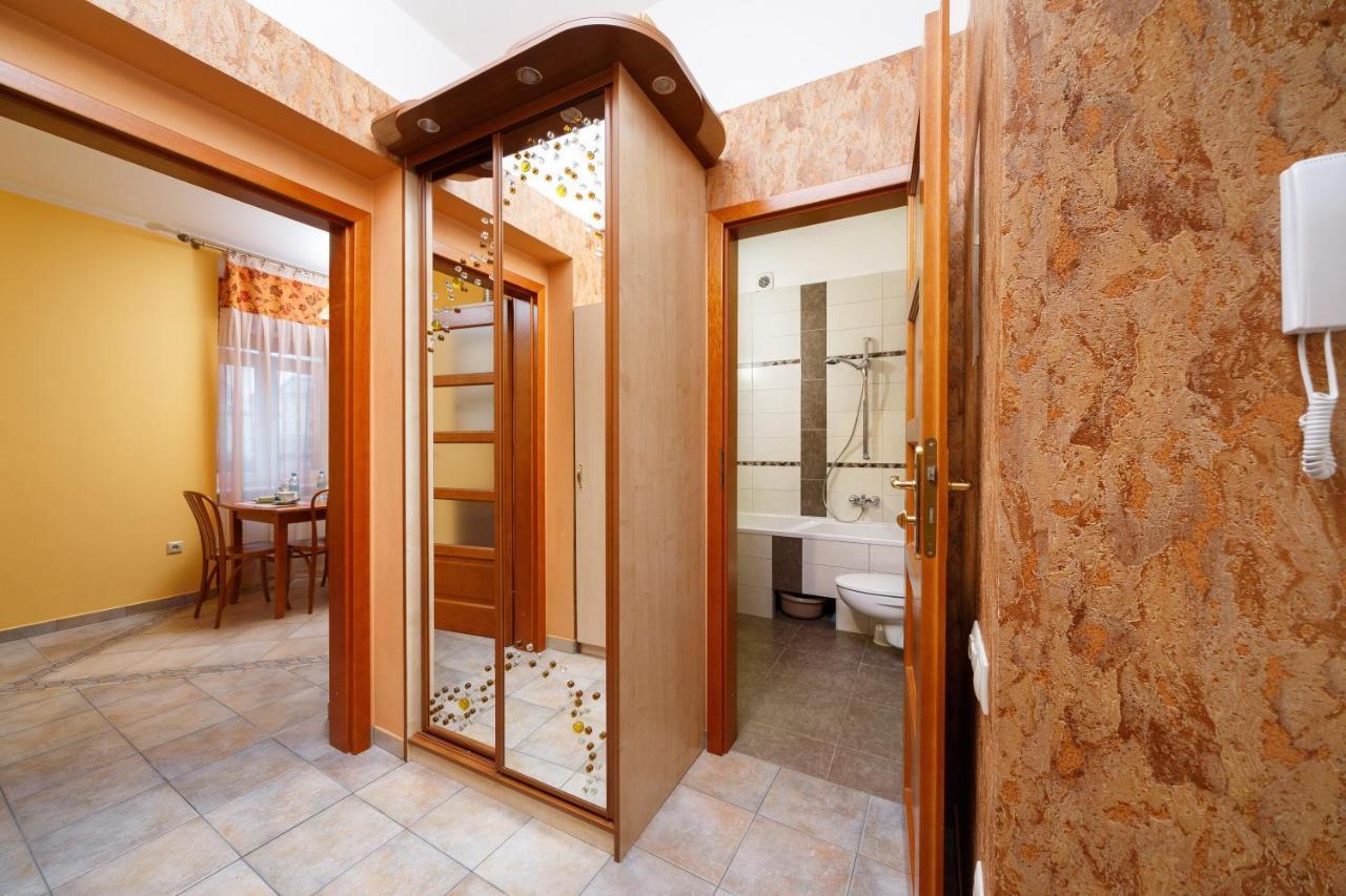 Na Katedralniy Apartment Lviv Bagian luar foto